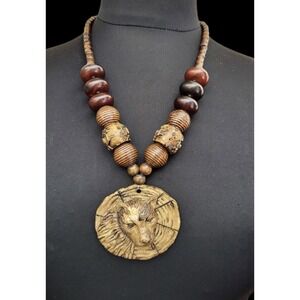 NWT‎ Brown Resin Wolf Face Head Pendant Acrylic Beaded Necklace 14" Long